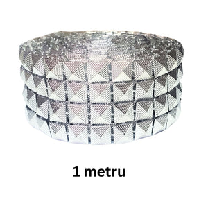 Banda Panglica cu Strasuri Decorativa de Lipit Aplicat din Acril 6 Siruri Rhinestones Argintiu-Silver Gri Patrate 1 m