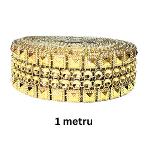 Banda Panglica cu Strasuri Decorativa de Lipit Aplicat din Acril 4 Siruri si Patrate Rhinestones Galben-Auriu Gold 1 m